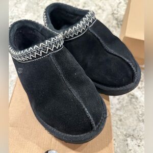 UGG TASMAN BLACK WOMANS size 6 worn